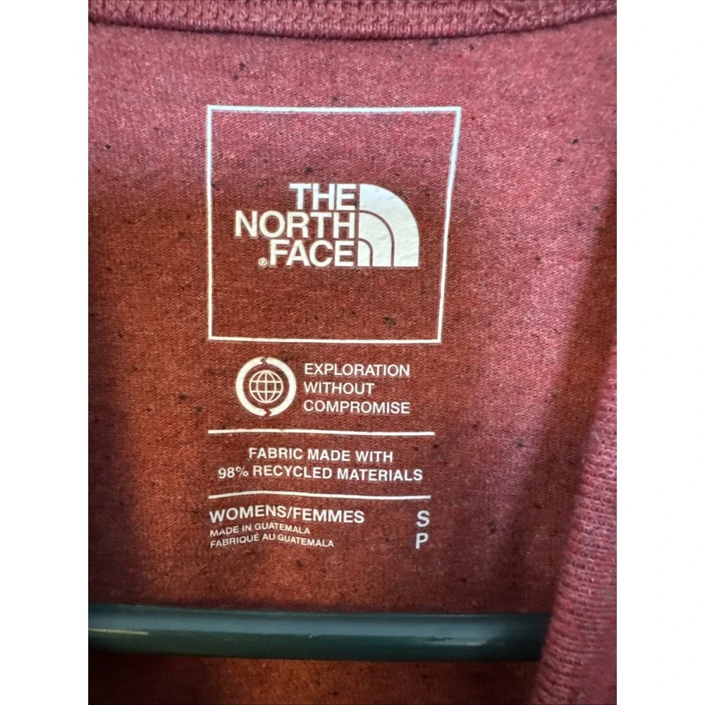 The North Face‎ Women's Never Stop Exploring Long Sleeve T-Shirt Red Small